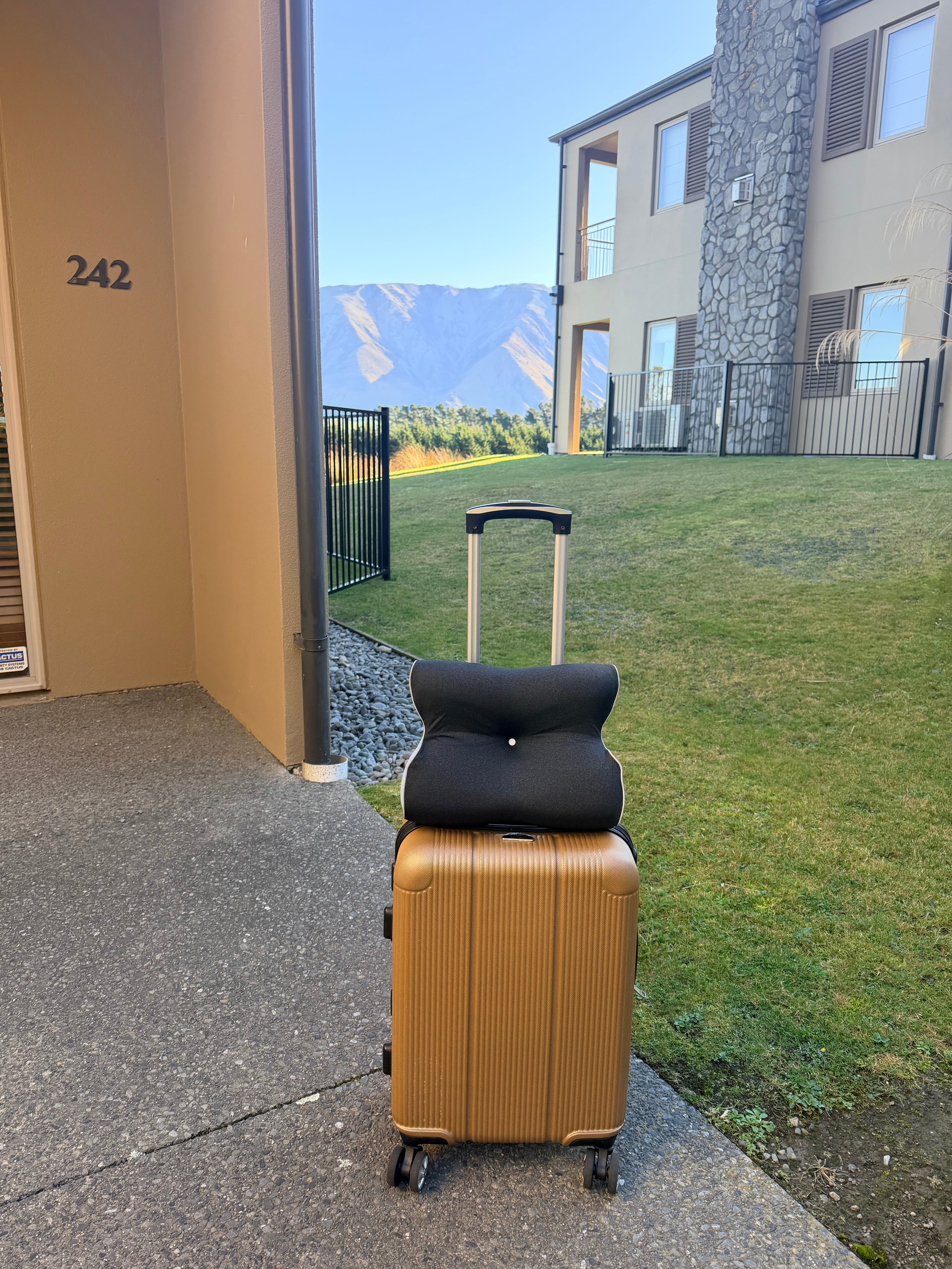 Orthopaedic travel pillow – Neck's best thing